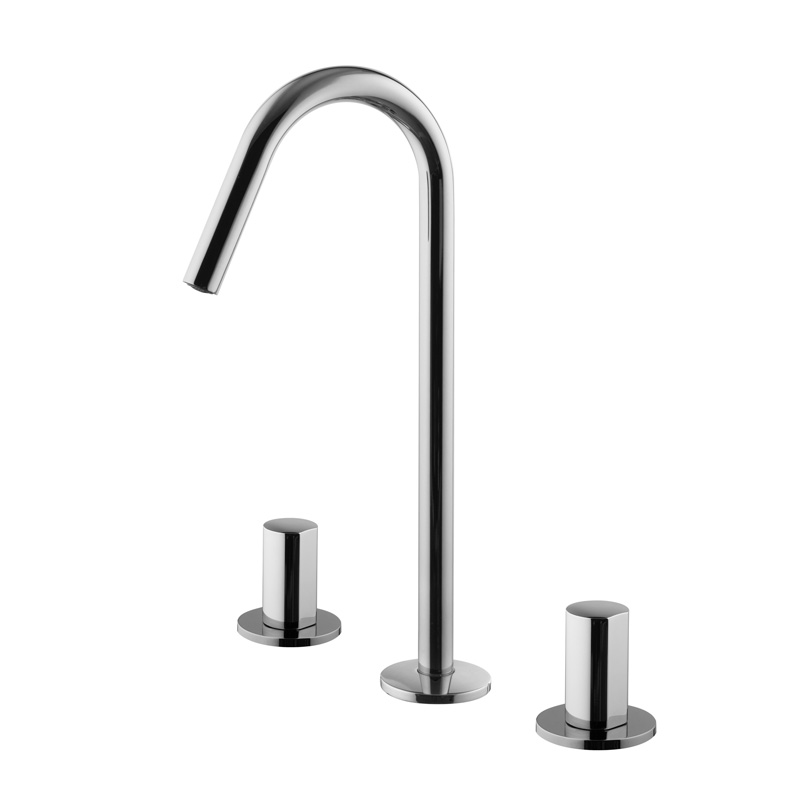 Tre fori lavabo con canna girevole